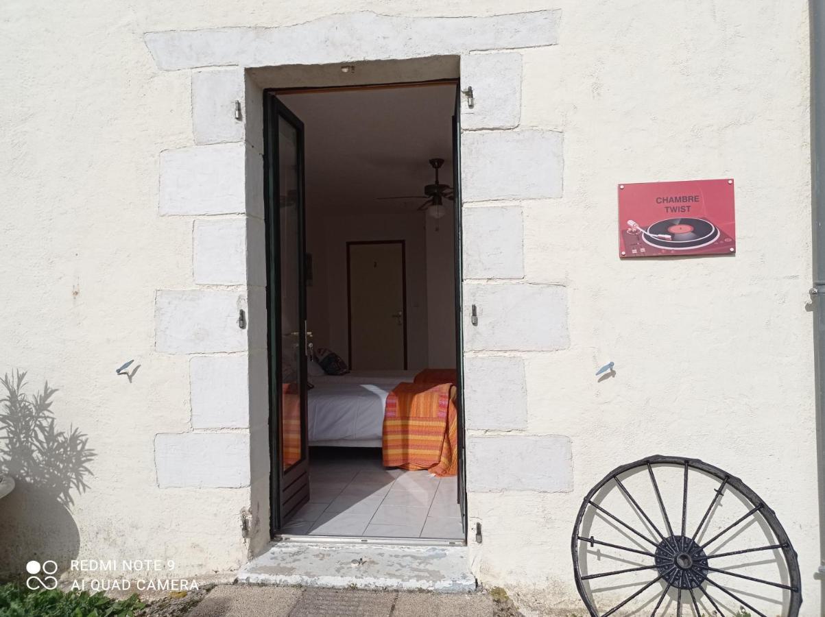 A L Epoque Bed & Breakfast Bouges  Екстериор снимка